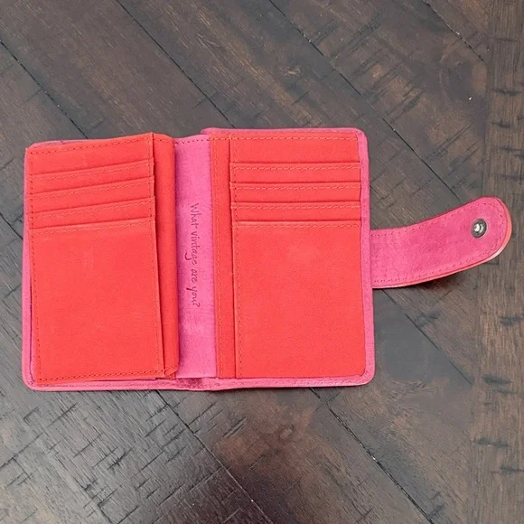 Fossil Floral Wallet with Plum Trim - Picture 4 of 4